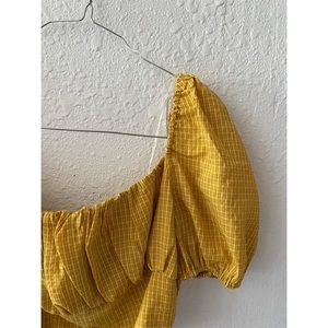 Gingham yellow puff sleeve top